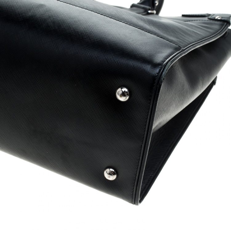 مملوكة مسبقًا Salvatore Ferragamo Black Leather Large Briana Tote