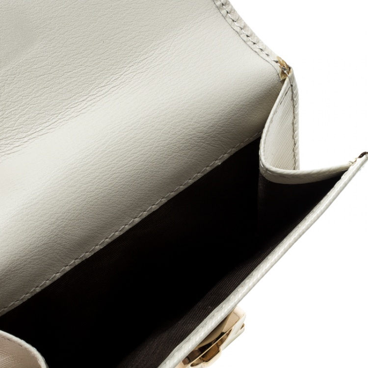 Pre Owned Salvatore Ferragamo Cream Leather Gancio Compact Wallet