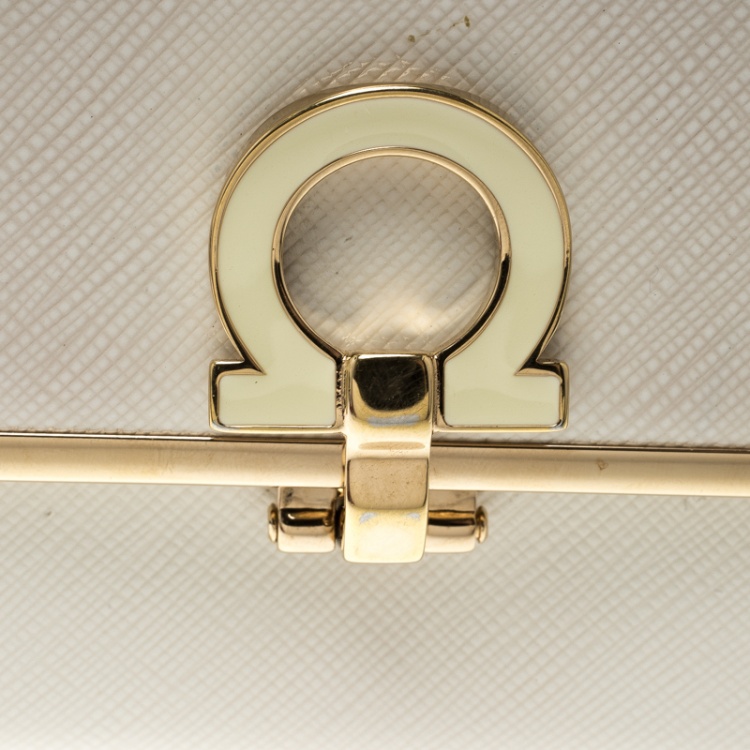 Pre Owned Salvatore Ferragamo Cream Leather Gancio Compact Wallet
