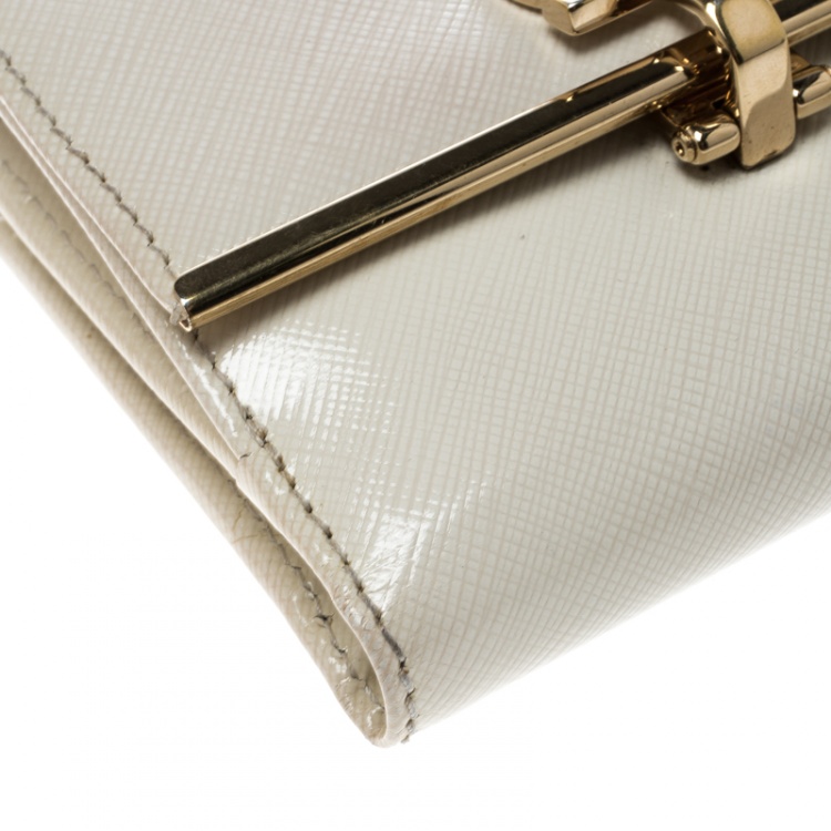 Pre Owned Salvatore Ferragamo Cream Leather Gancio Compact Wallet