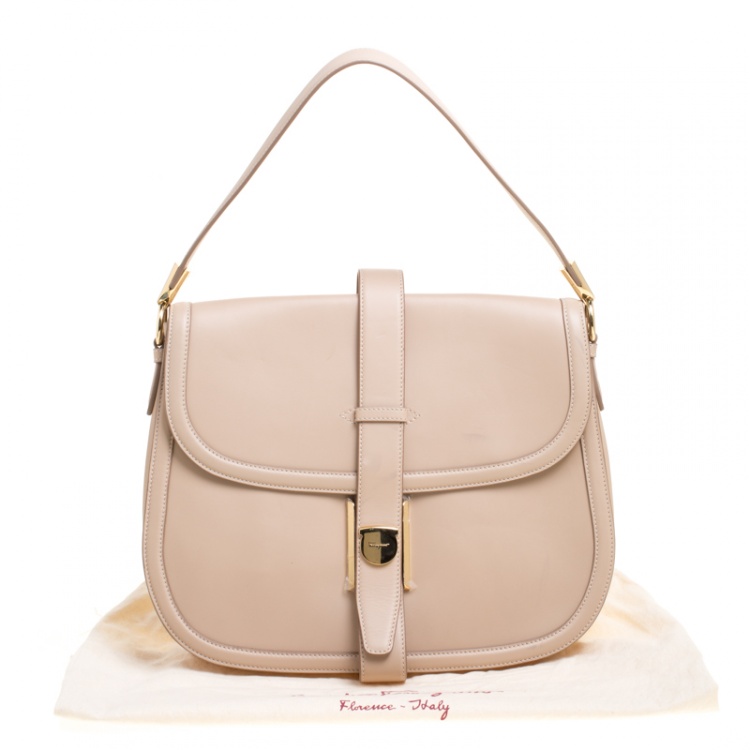 مملوكة مسبقًا Salvatore Ferragamo Beige Leather Elly Shoulder Bag