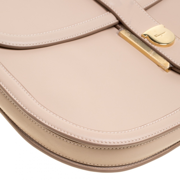 مملوكة مسبقًا Salvatore Ferragamo Beige Leather Elly Shoulder Bag