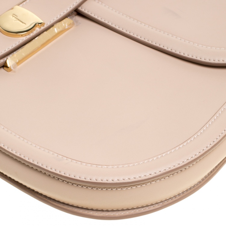 مملوكة مسبقًا Salvatore Ferragamo Beige Leather Elly Shoulder Bag