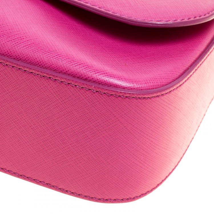 مملوكة مسبقًا Salvatore Ferragamo Hot Pink Leather Bree Shoulder Bag