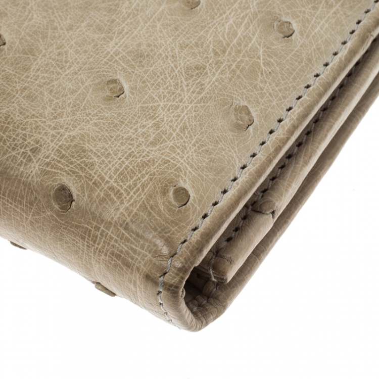 مملوكة مسبقًا Salvatore Ferragamo Khaki Ostrich Gancio Continental Wallet