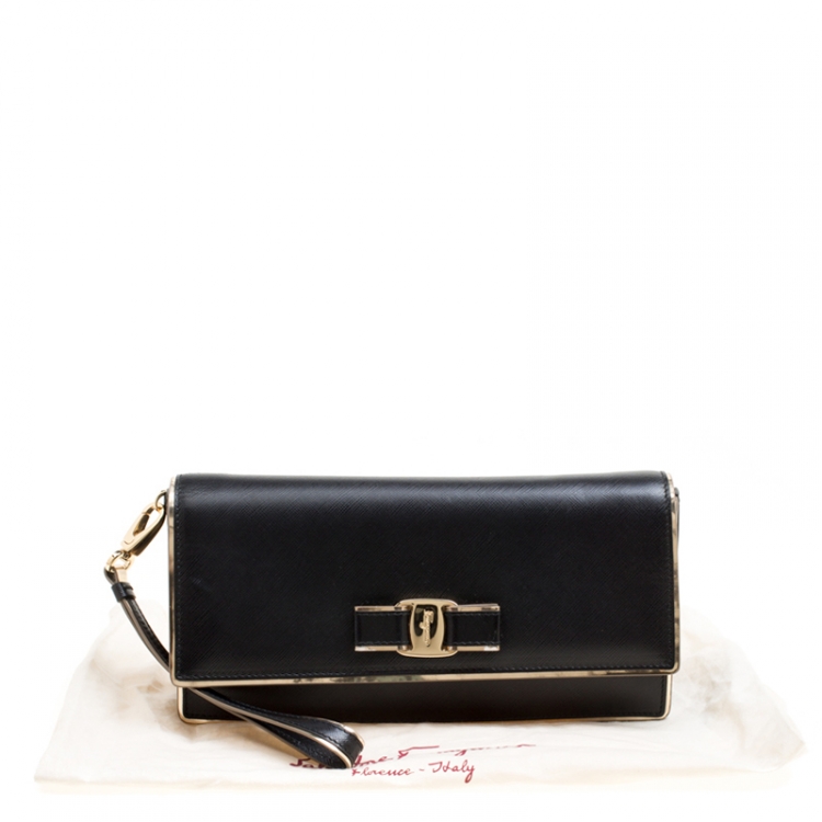 مملوكة مسبقًا Salvatore Ferragamo Black Leather Miss Vara Bow Wristlet Clutch
