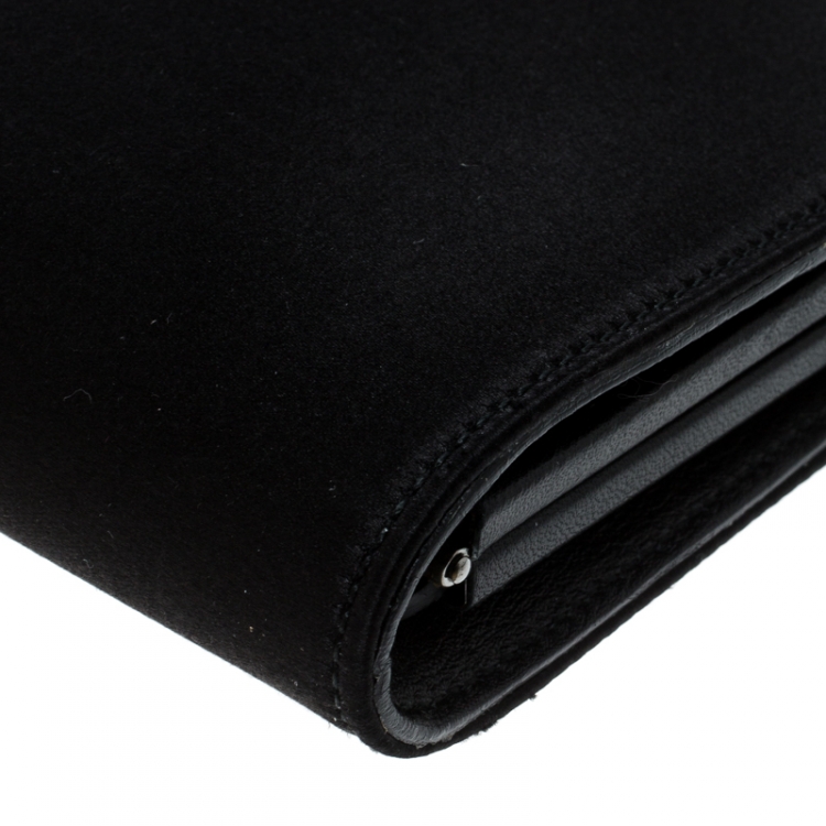 مملوكة مسبقًا Salvatore Ferragamo Black Satin Gancini Clutch 