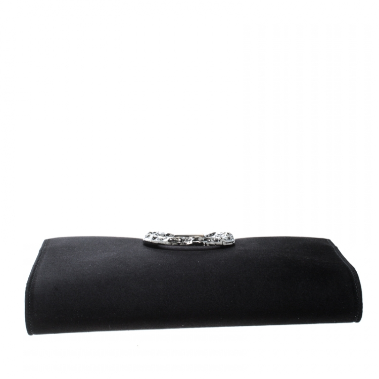 مملوكة مسبقًا Salvatore Ferragamo Black Satin Gancini Clutch 