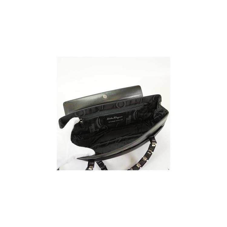 مملوكة مسبقًا Salvatore Ferragamo Black Leather Chain Shoulder Bag