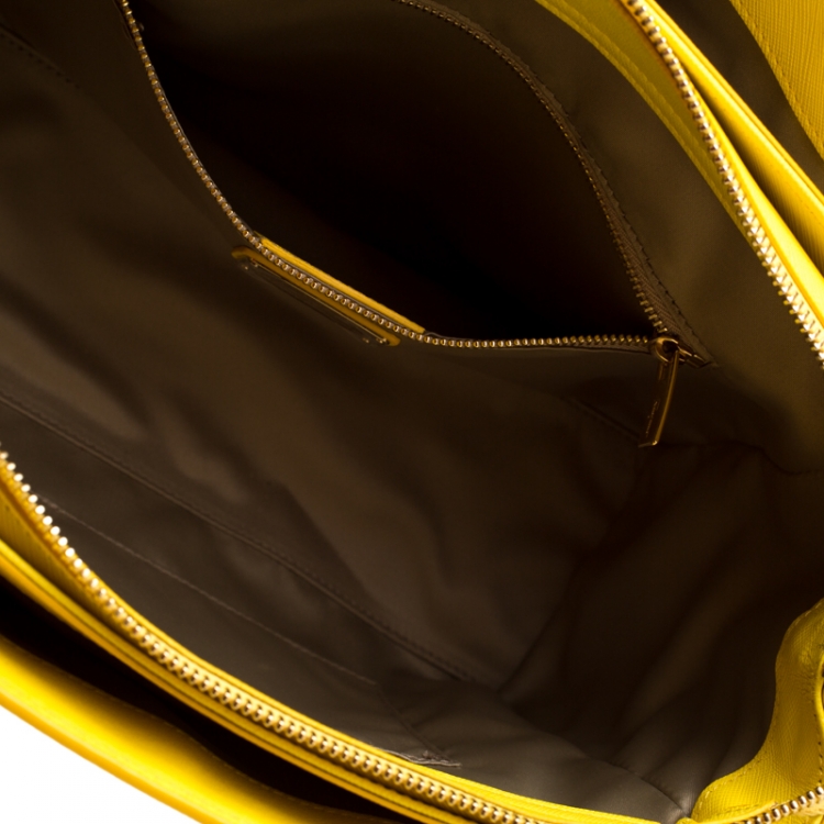 مملوكة مسبقًا Salvatore Ferragamo Yellow  Leather Beky Tote