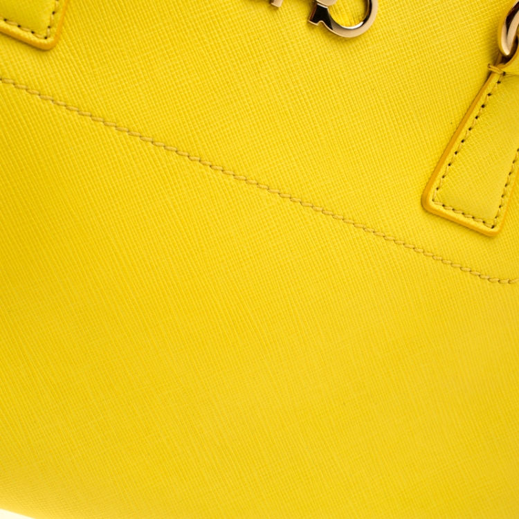 مملوكة مسبقًا Salvatore Ferragamo Yellow  Leather Beky Tote