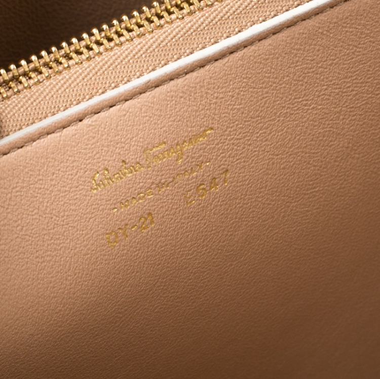 Pre Owned Salvatore Ferragamo Cream/Tan Leather Gancio Lock Shoulder Bag