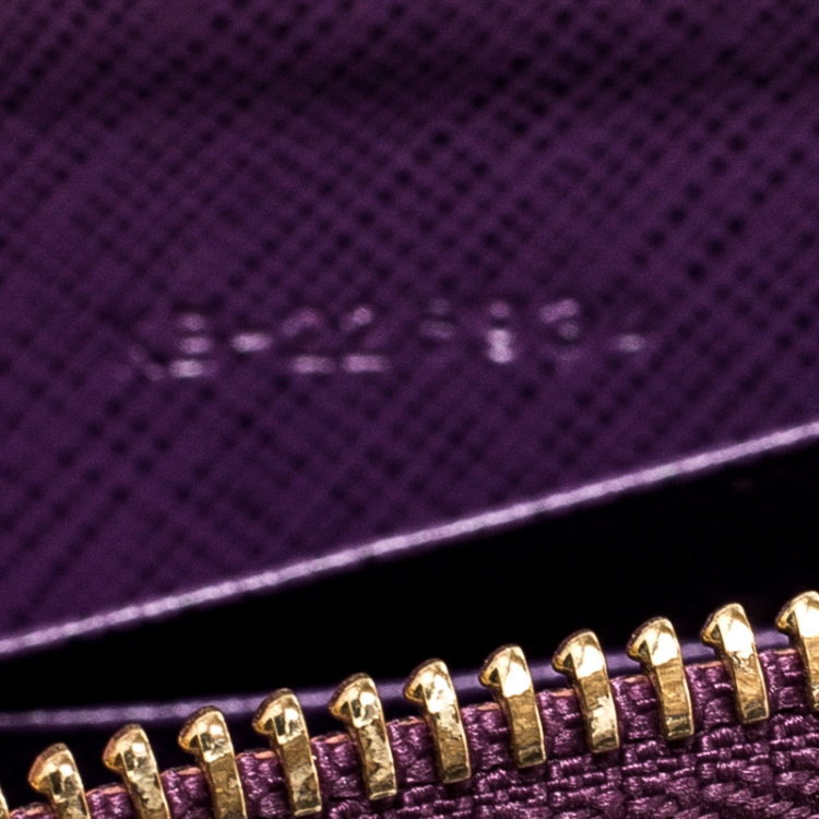 مملوكة مسبقًا Salvatore Ferragamo Purple Leather Zip Around Chain Wallet