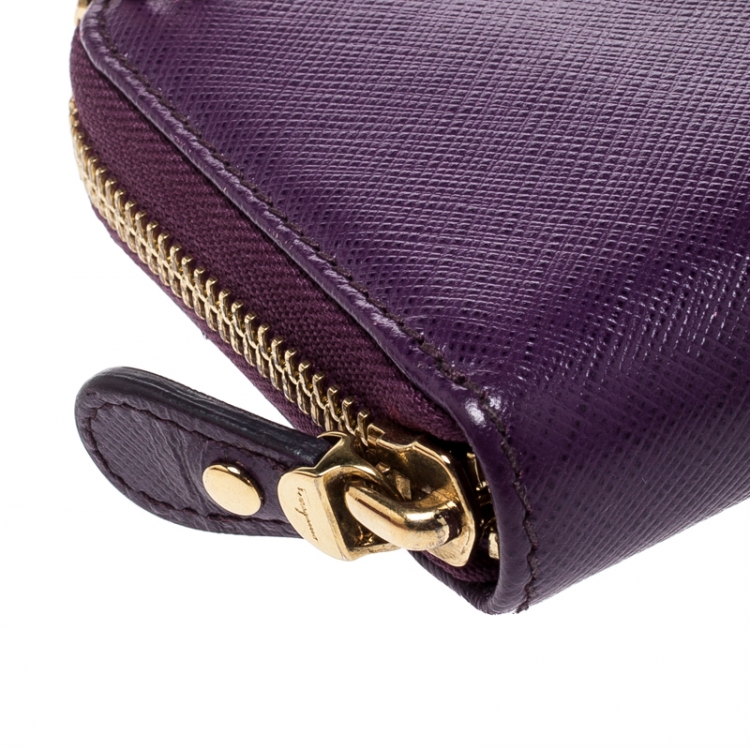مملوكة مسبقًا Salvatore Ferragamo Purple Leather Zip Around Chain Wallet