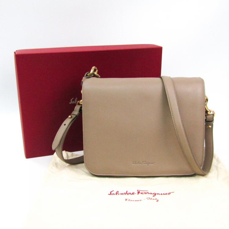 Pre Owned Salvatore Ferragamo Beige Leather Shoulder Bag