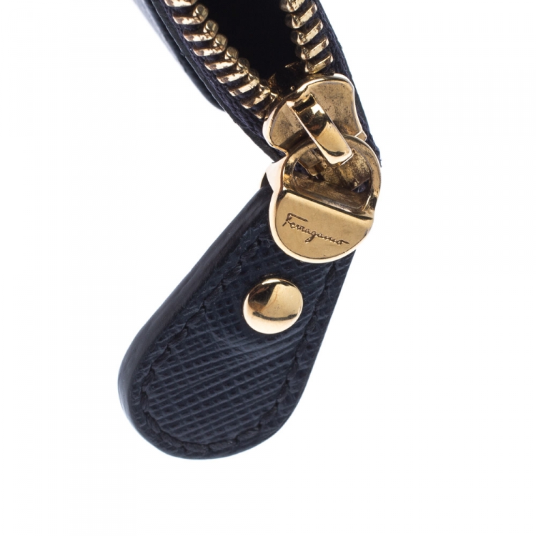 مملوكة مسبقًا Salvatore Ferragamo Navy Blue Leather Double Gancio Card Holder