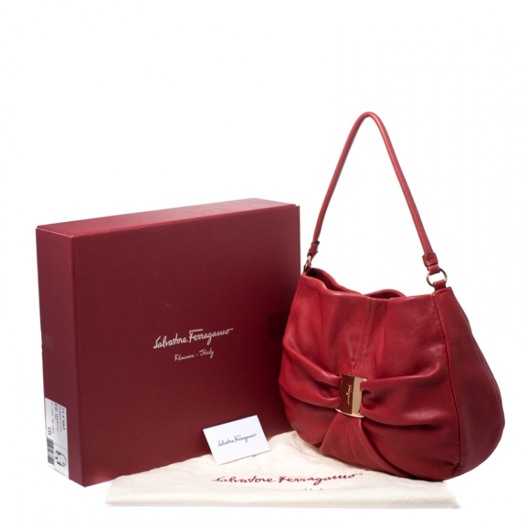 Pre Owned Salvatore Ferragamo Red Leather Miss Vara Guisy Hobo
