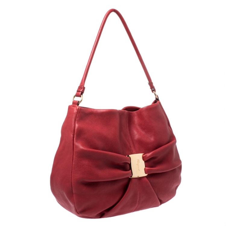 Pre Owned Salvatore Ferragamo Red Leather Miss Vara Guisy Hobo