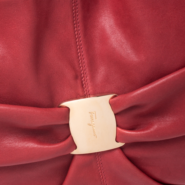 Pre Owned Salvatore Ferragamo Red Leather Miss Vara Guisy Hobo