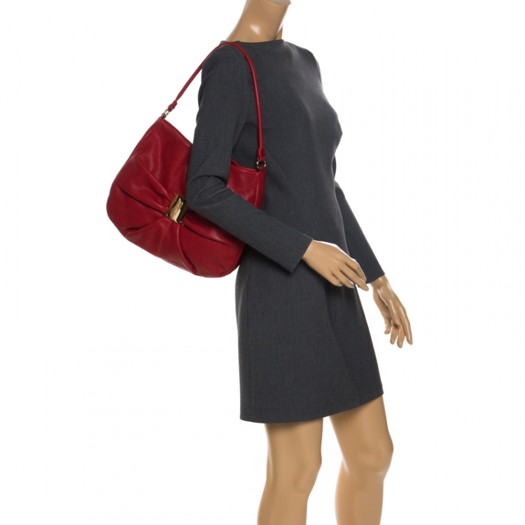 Pre Owned Salvatore Ferragamo Red Leather Miss Vara Guisy Hobo