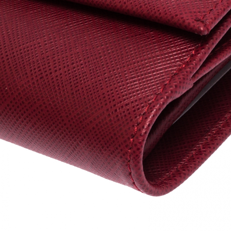 مملوكة مسبقًا Salvatore Ferragamo Red Leather  Double Gancio French Wallet