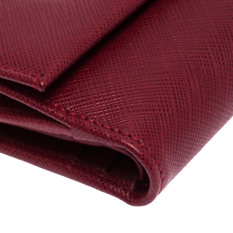 مملوكة مسبقًا Salvatore Ferragamo Red Leather  Double Gancio French Wallet
