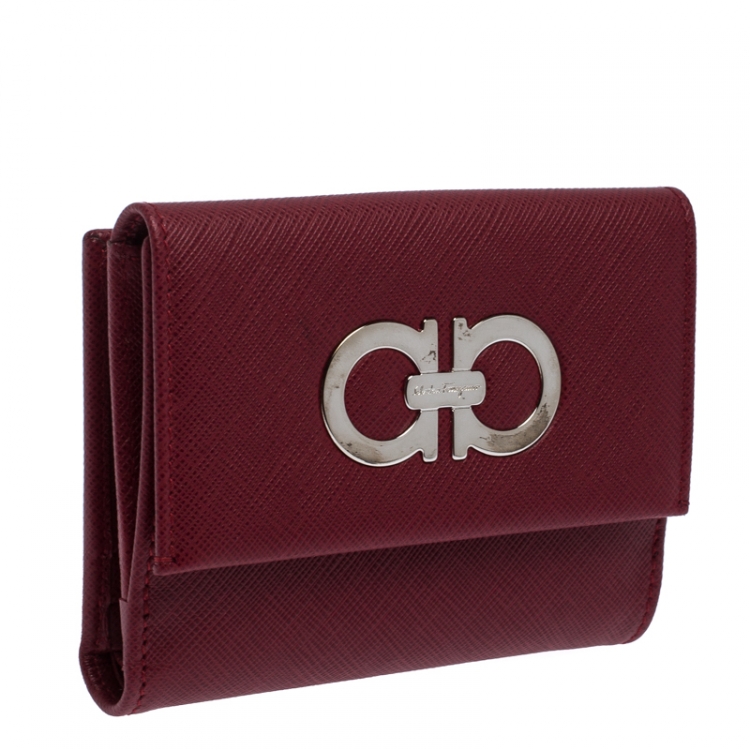 مملوكة مسبقًا Salvatore Ferragamo Red Leather  Double Gancio French Wallet