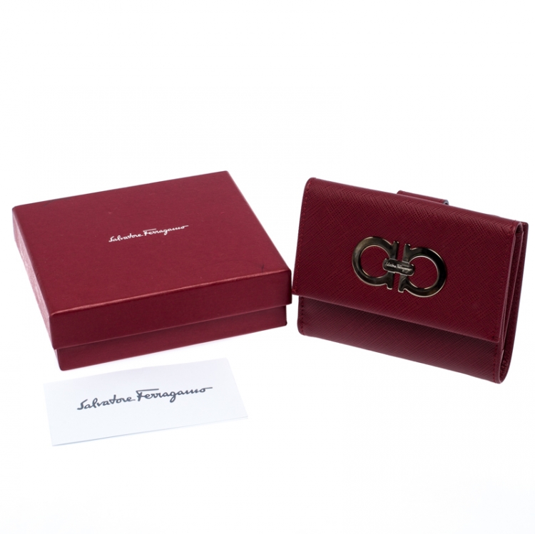 مملوكة مسبقًا Salvatore Ferragamo Red Leather  Double Gancio French Wallet
