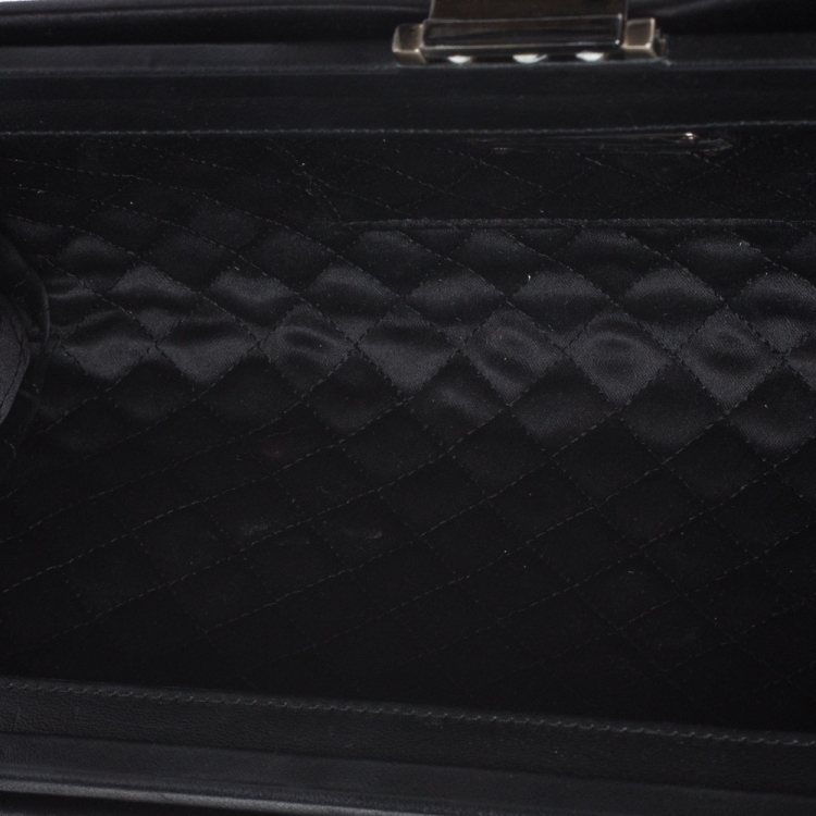 مملوكة مسبقًا Salvatore Ferragamo Black Satin Musa Gancini Clutch