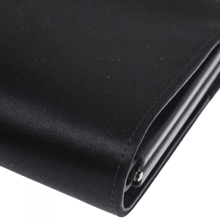 مملوكة مسبقًا Salvatore Ferragamo Black Satin Musa Gancini Clutch