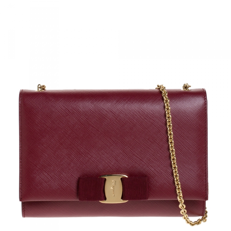مملوكة مسبقًا Salvatore Ferragamo Wine Red Leather Vara Bow Chain Shoulder Bag