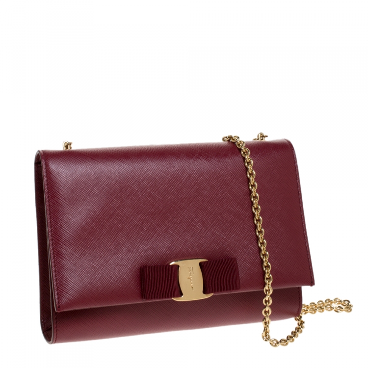 مملوكة مسبقًا Salvatore Ferragamo Wine Red Leather Vara Bow Chain Shoulder Bag