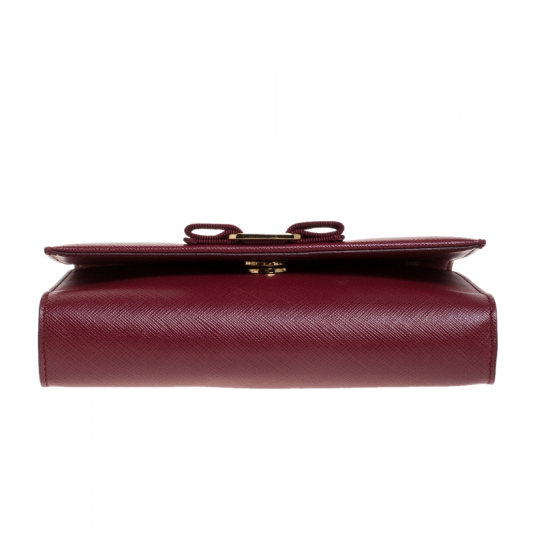 مملوكة مسبقًا Salvatore Ferragamo Wine Red Leather Vara Bow Chain Shoulder Bag