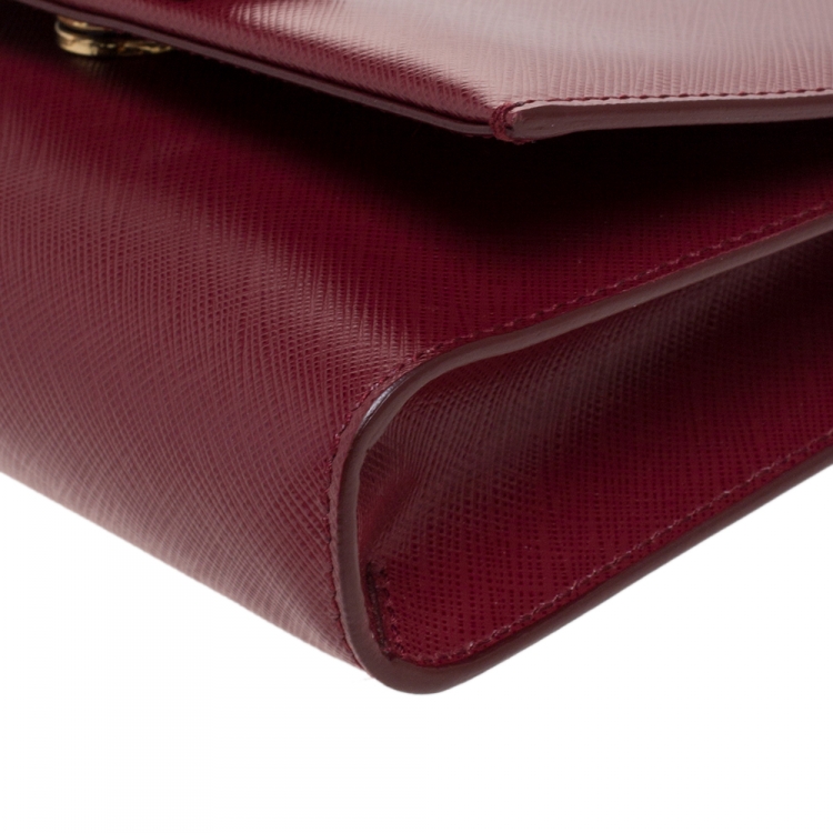 مملوكة مسبقًا Salvatore Ferragamo Wine Red Leather Vara Bow Chain Shoulder Bag