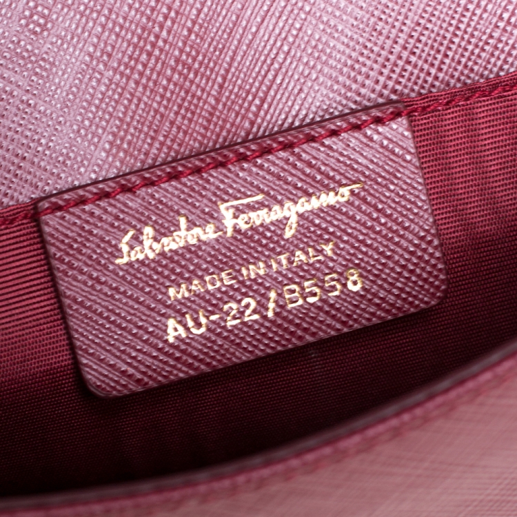مملوكة مسبقًا Salvatore Ferragamo Wine Red Leather Vara Bow Chain Shoulder Bag