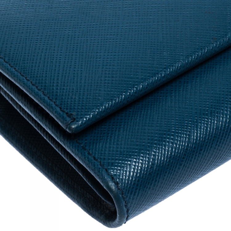 مملوكة مسبقًا Salvatore Ferragamo Blue Leather Double Gancio Continental Wallet