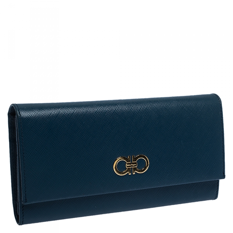 مملوكة مسبقًا Salvatore Ferragamo Blue Leather Double Gancio Continental Wallet