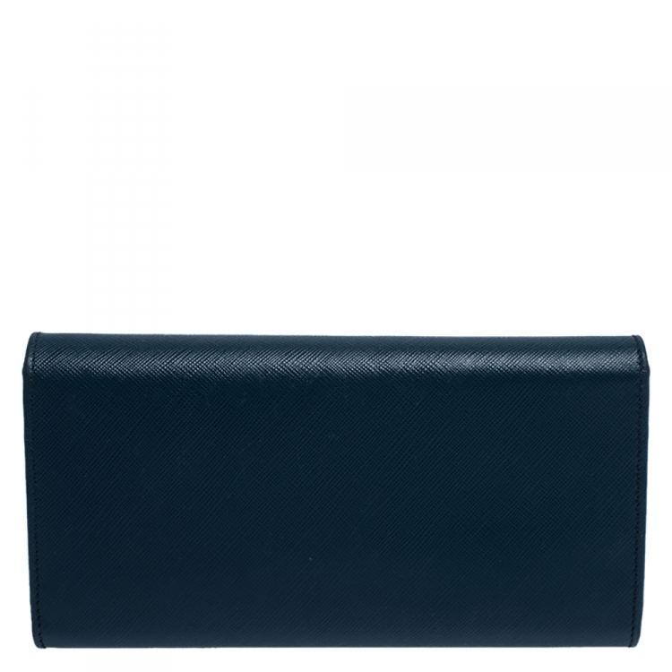 مملوكة مسبقًا Salvatore Ferragamo Blue Leather Double Gancio Continental Wallet