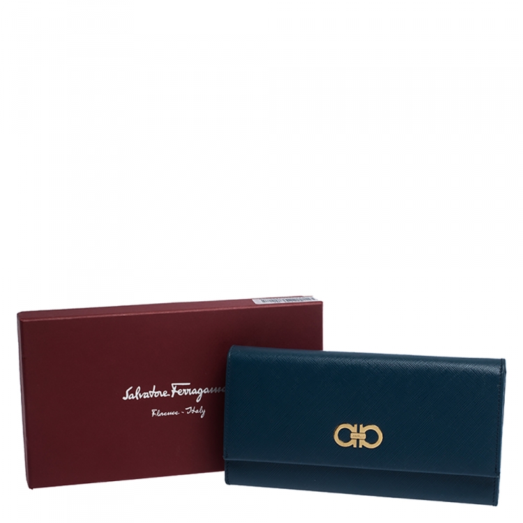 مملوكة مسبقًا Salvatore Ferragamo Blue Leather Double Gancio Continental Wallet