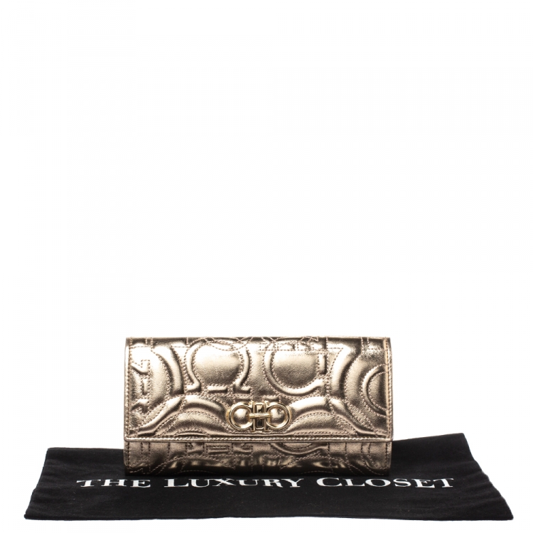 مملوكة مسبقًا Salvatore Ferragamo Metallic Gold Leather Gancini Continental Wallet