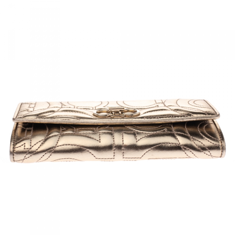 مملوكة مسبقًا Salvatore Ferragamo Metallic Gold Leather Gancini Continental Wallet