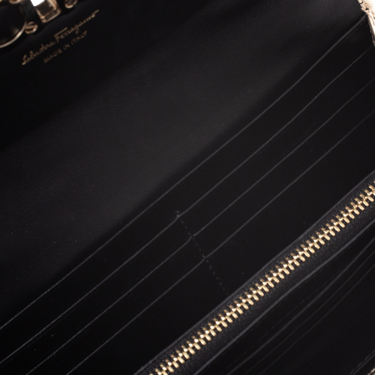 مملوكة مسبقًا Salvatore Ferragamo Metallic Gold Leather Gancini Continental Wallet