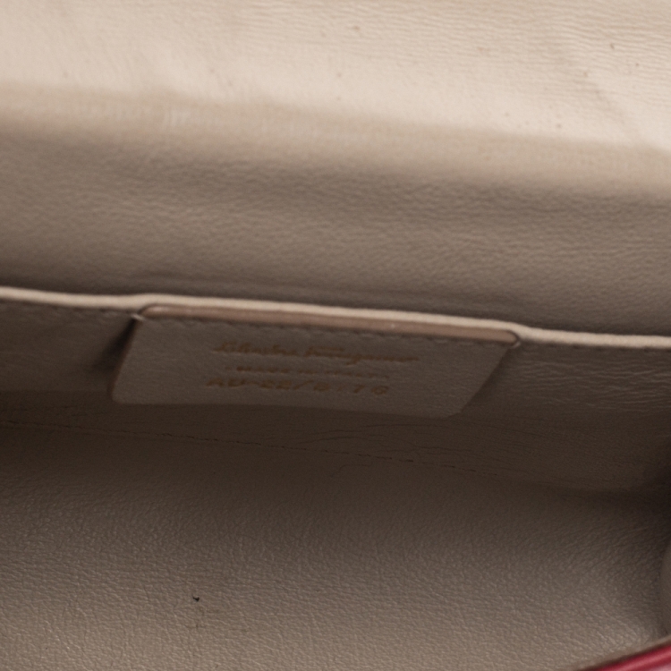 مملوكة مسبقًا Salvatore Ferragamo Red/Orange Leather Flap Crossbody Bag