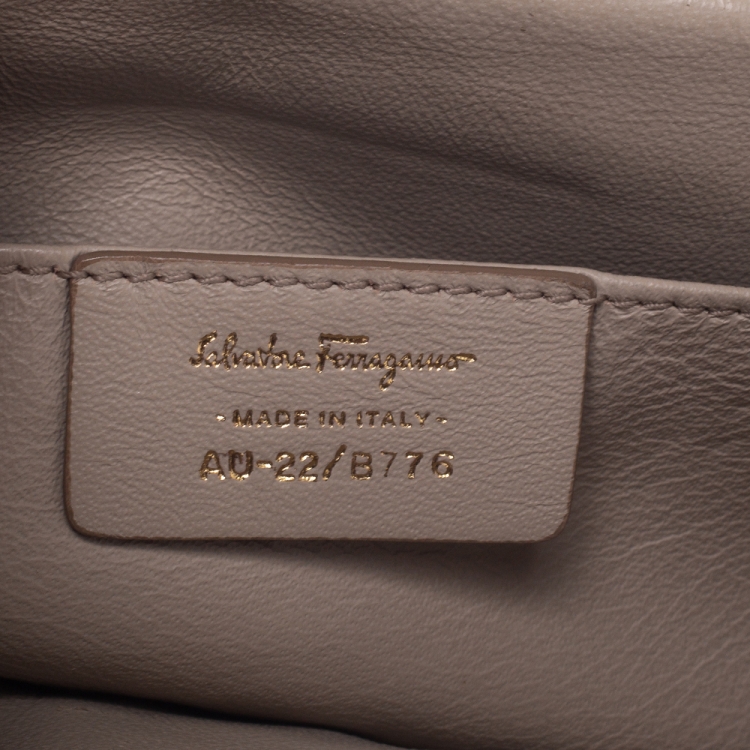 مملوكة مسبقًا Salvatore Ferragamo Red/Orange Leather Flap Crossbody Bag