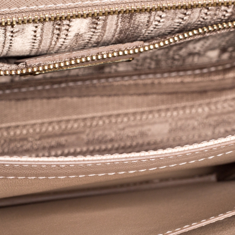 مملوكة مسبقًا Salvatore Ferragamo Beige Leather Sandrine Shoulder Bag