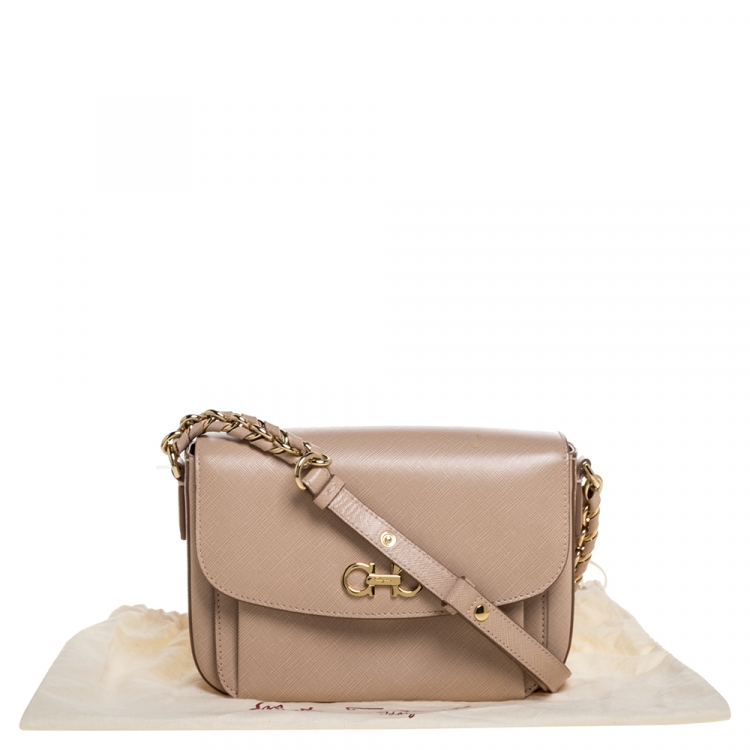 مملوكة مسبقًا Salvatore Ferragamo Beige Leather Sandrine Shoulder Bag