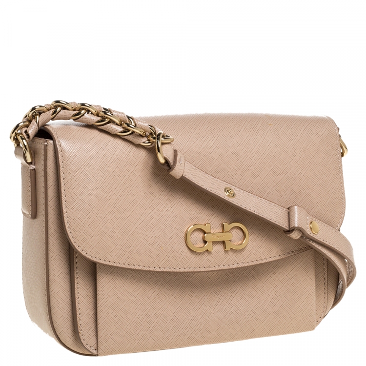 مملوكة مسبقًا Salvatore Ferragamo Beige Leather Sandrine Shoulder Bag