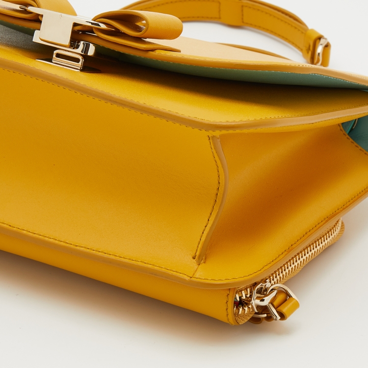 مملوكة مسبقًا Salvatore Ferragamo Yellow Leather Vara Bow Shoulder Bag
