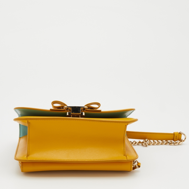 مملوكة مسبقًا Salvatore Ferragamo Yellow Leather Vara Bow Shoulder Bag