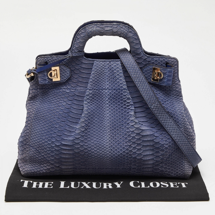 مملوكة مسبقًا Salvatore Ferragamo Blue Python Gancini Satchel